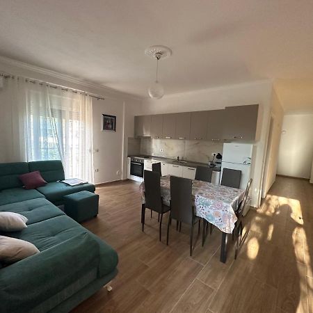Vlora Central & Comfy Apartment Bagian luar foto