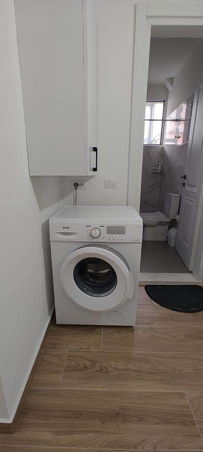 Vlora Central & Comfy Apartment Bagian luar foto