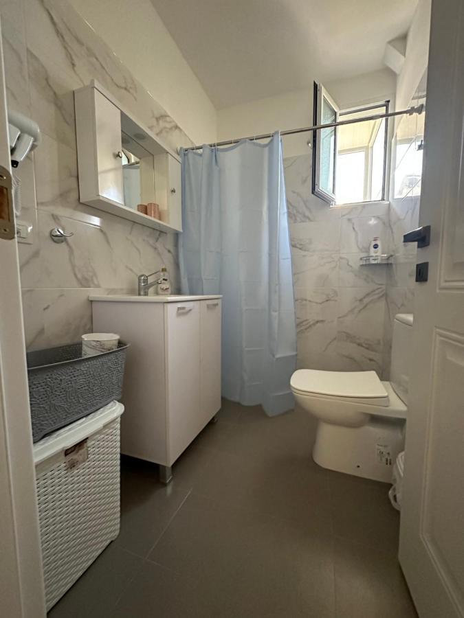 Vlora Central & Comfy Apartment Bagian luar foto
