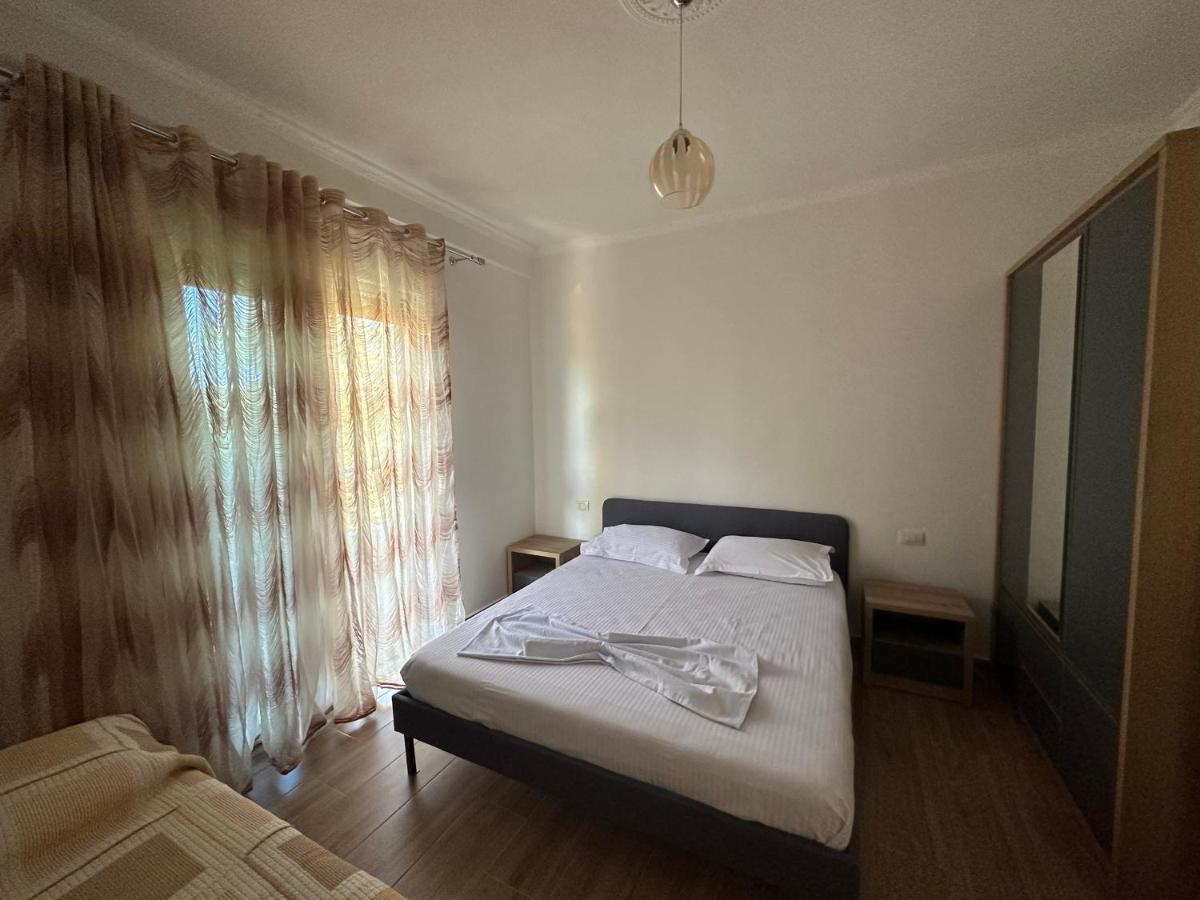 Vlora Central & Comfy Apartment Bagian luar foto