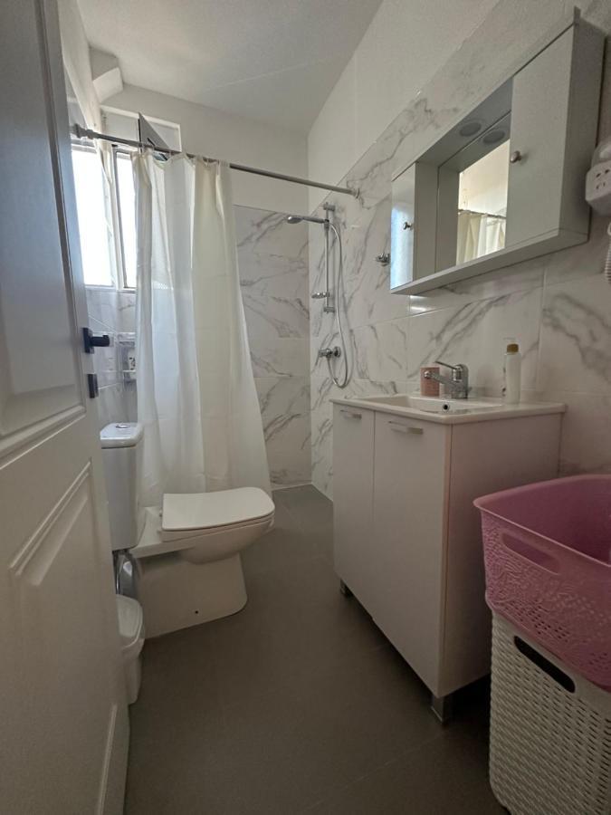 Vlora Central & Comfy Apartment Bagian luar foto