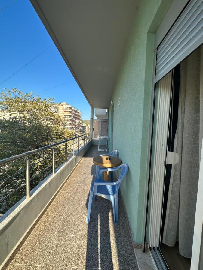 Vlora Central & Comfy Apartment Bagian luar foto
