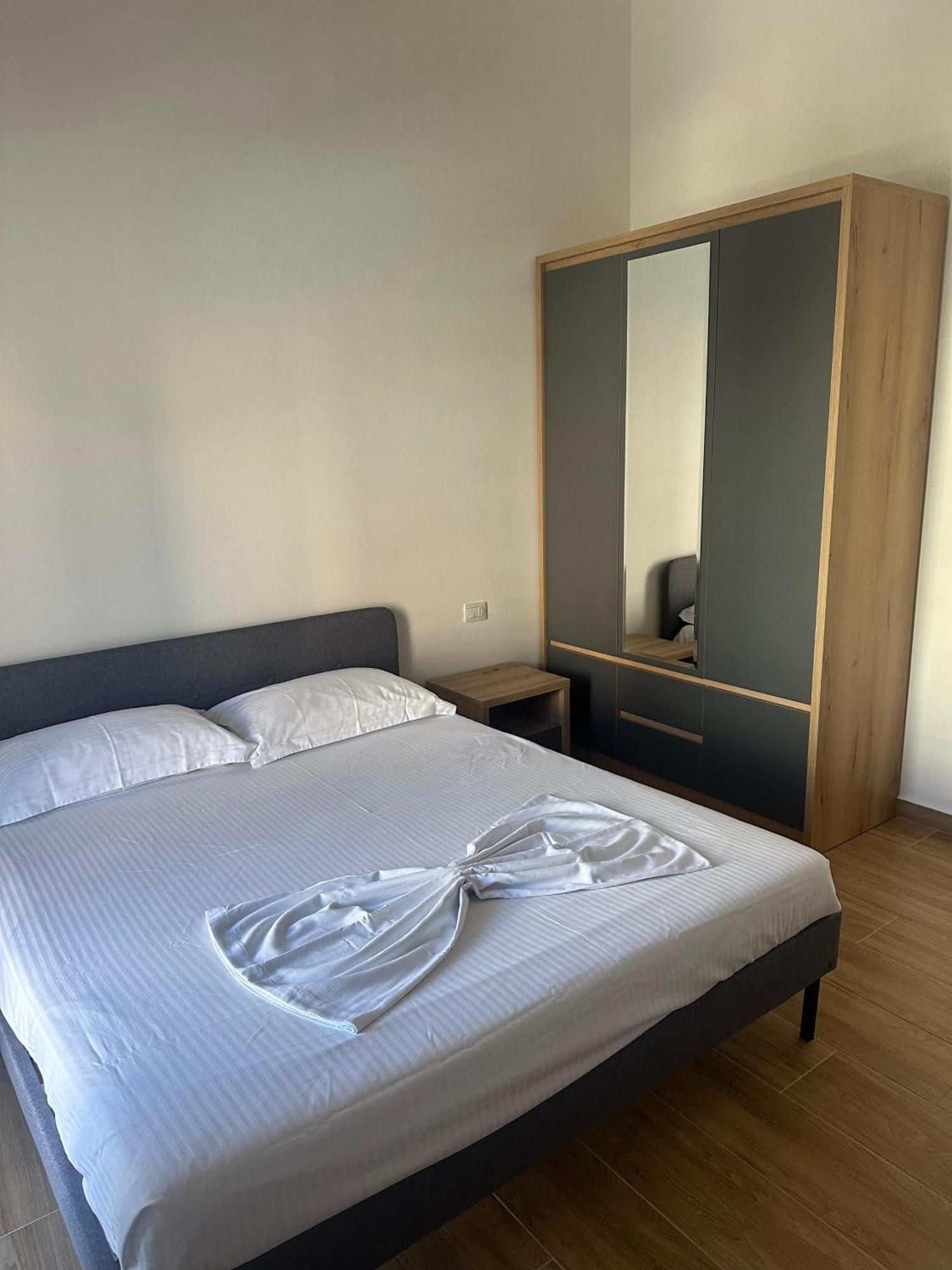 Vlora Central & Comfy Apartment Bagian luar foto
