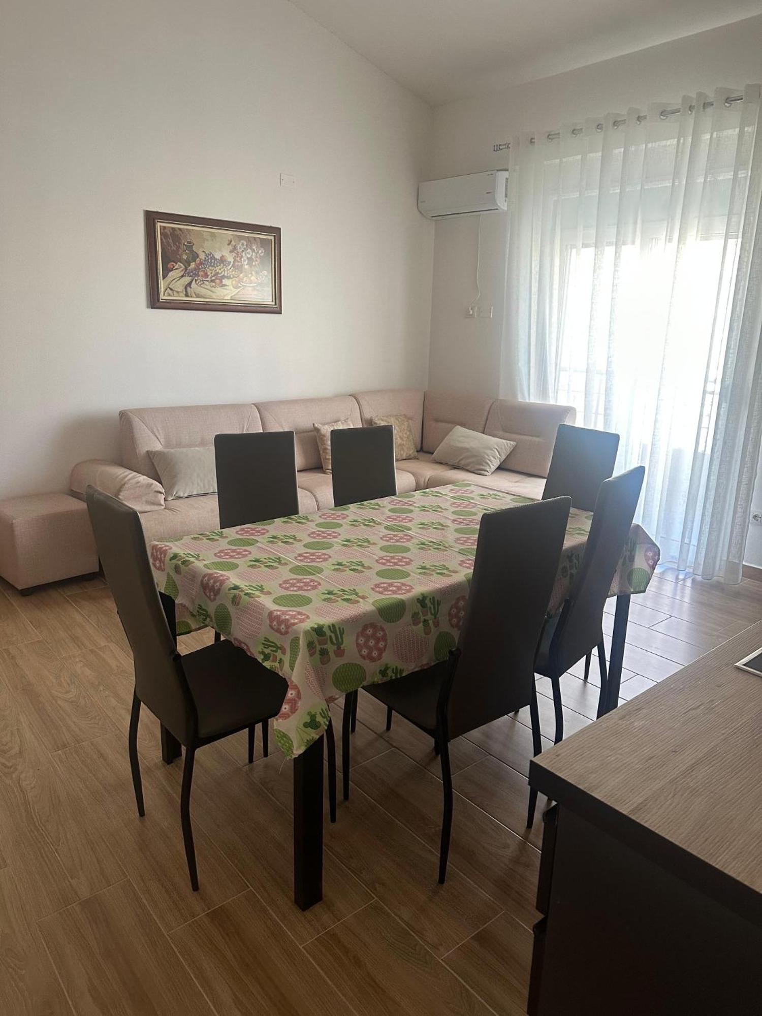 Vlora Central & Comfy Apartment Bagian luar foto